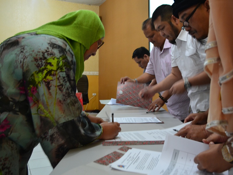 ypdhky_penandatanganan-kontrak-kerja-divisi--tahun-20162017_483499.jpg